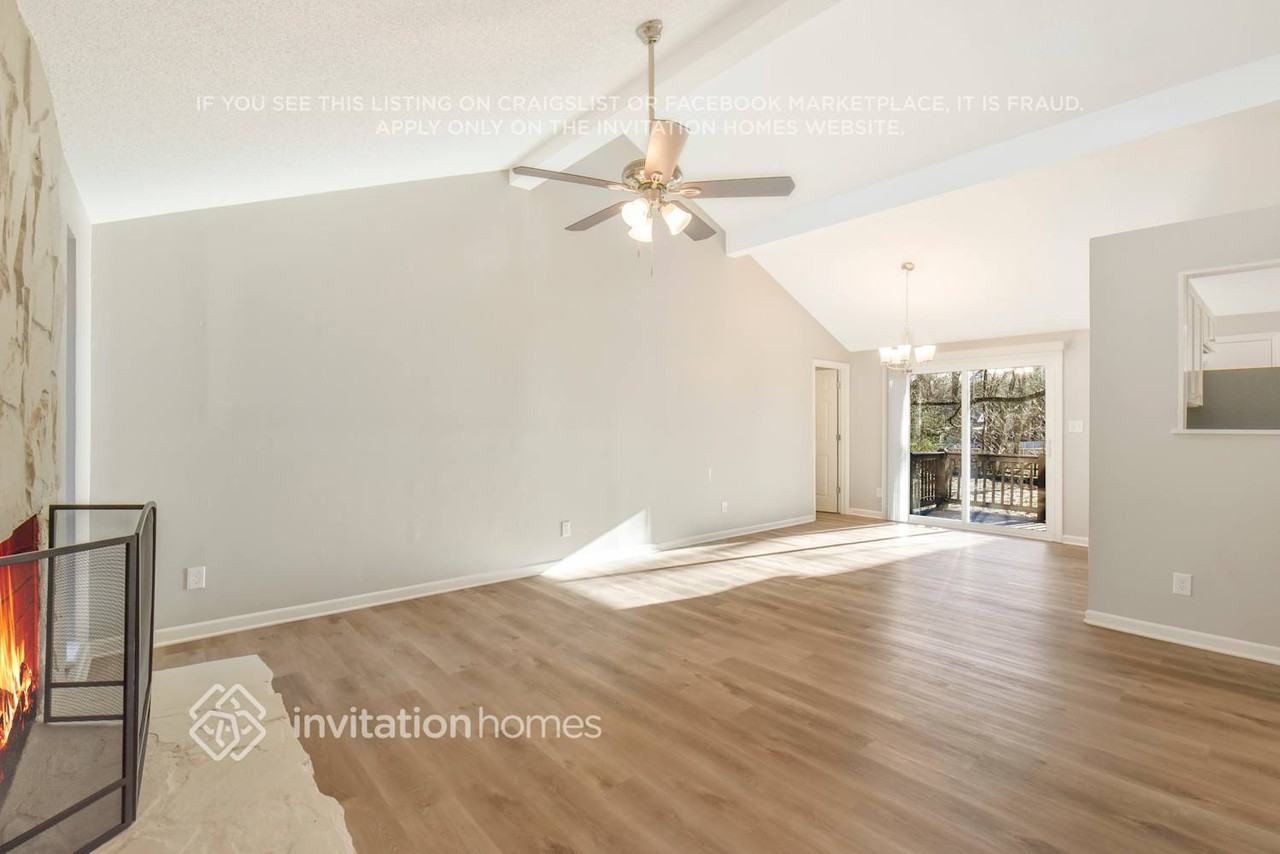 7924 Park Vista Cir - Photo 4 of 26