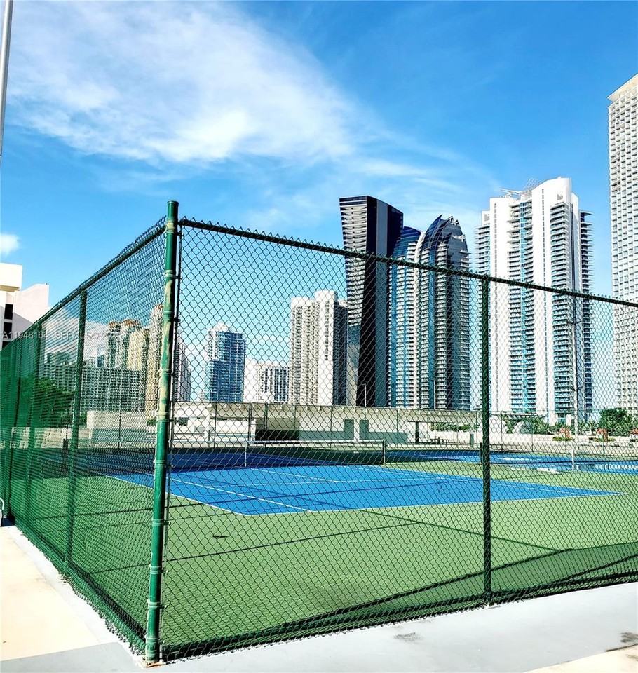 17021 N Bay Rd #324 - Photo 3 of 8