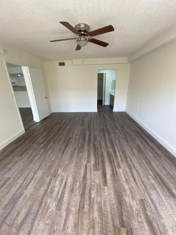 18335 Nw 68th Ave #790-220 - Photo 5 of 8