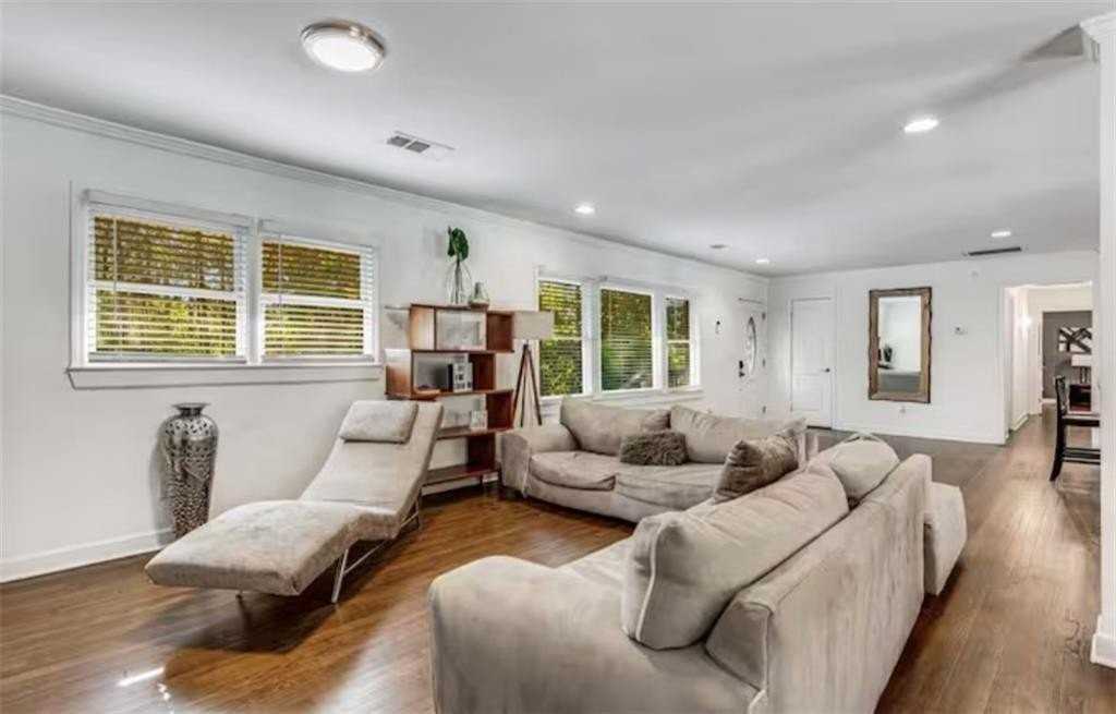 4050 Washington Rd - Photo 6 of 50