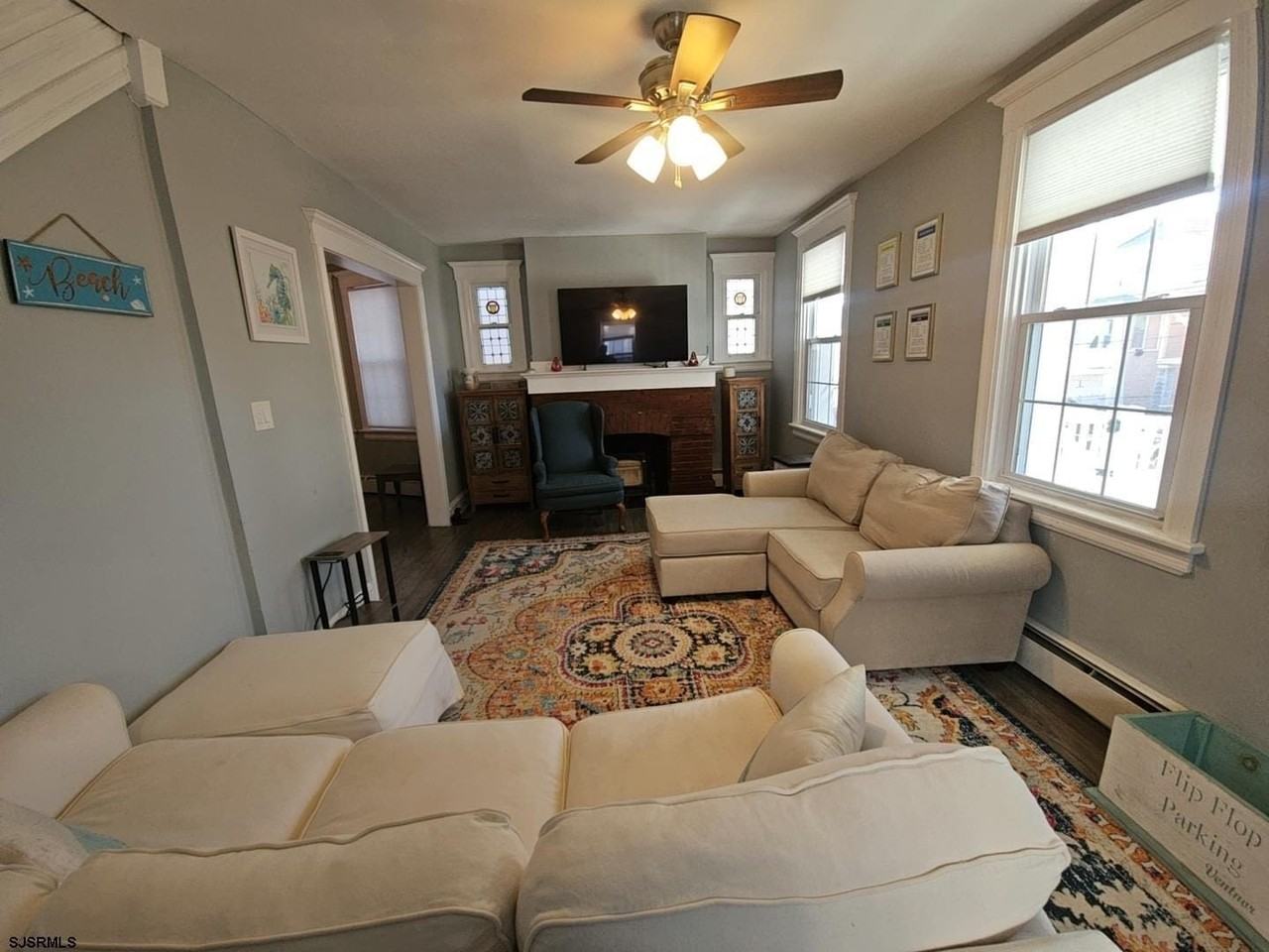 111 N Sacramento Ave - Photo 5 of 32