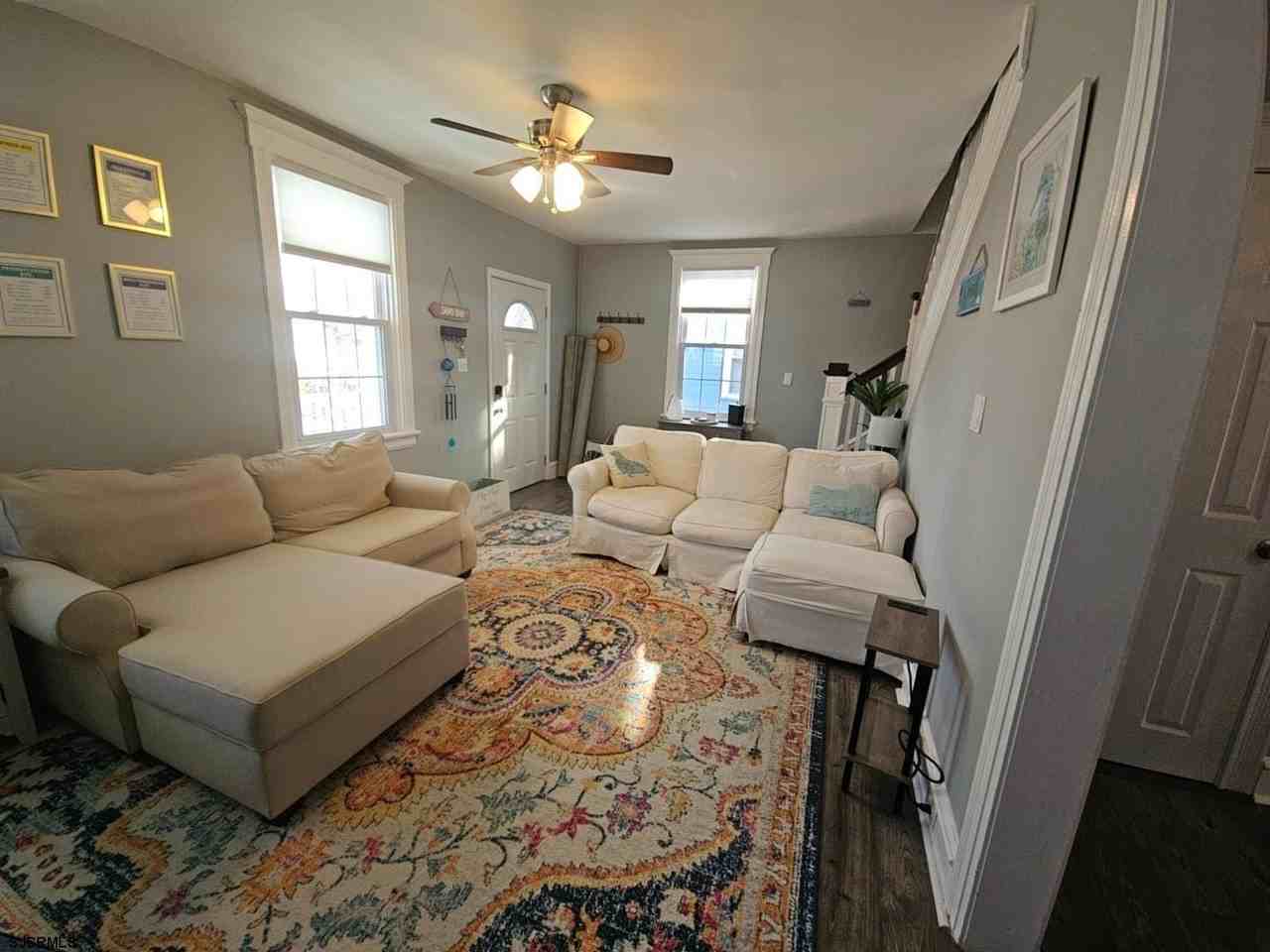 111 N Sacramento Ave - Photo 7 of 32