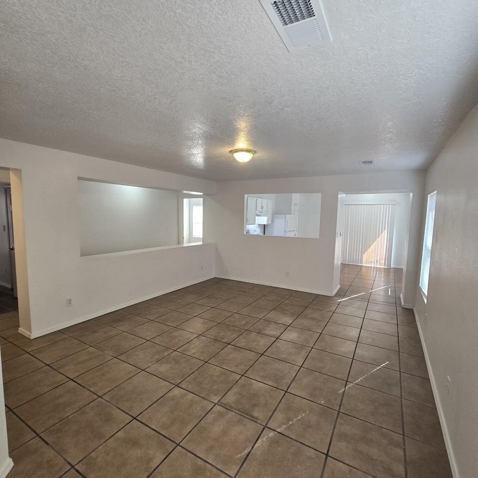 8204 Tangerine Pl Nw - Photo 4 of 27