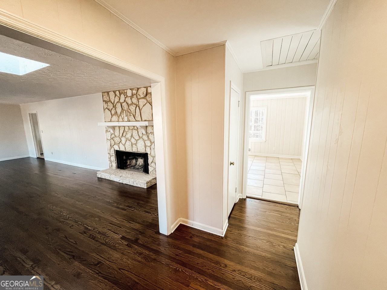 359 N Victoria Rd - Photo 3 of 25