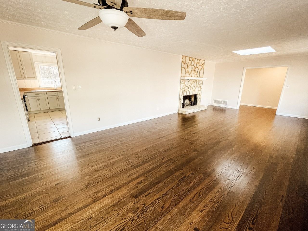 359 N Victoria Rd - Photo 5 of 25