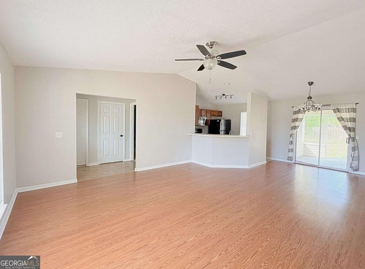 1108 Sussex St - Photo 3 of 32