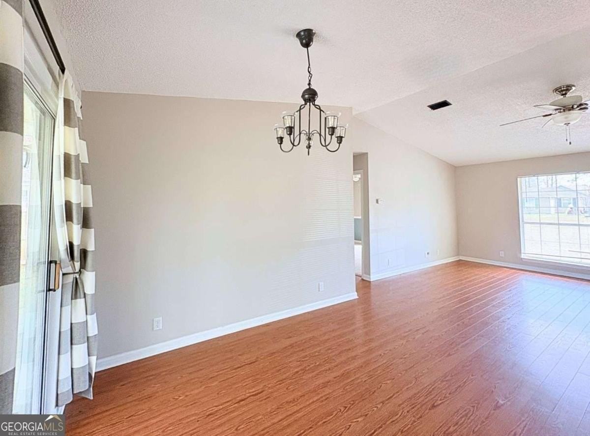 1108 Sussex St - Photo 6 of 32