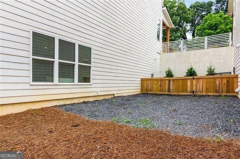 830 Gaston St Sw - Photo 5 of 35