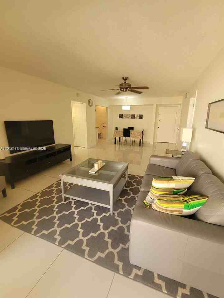 959 Se 2nd Ave #209 - Photo 7 of 8