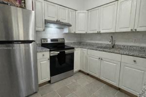 featured image of 212 Ne 41st St #212