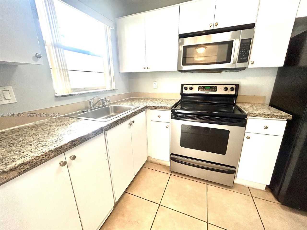 8300 Sunrise Lakes Blvd #112