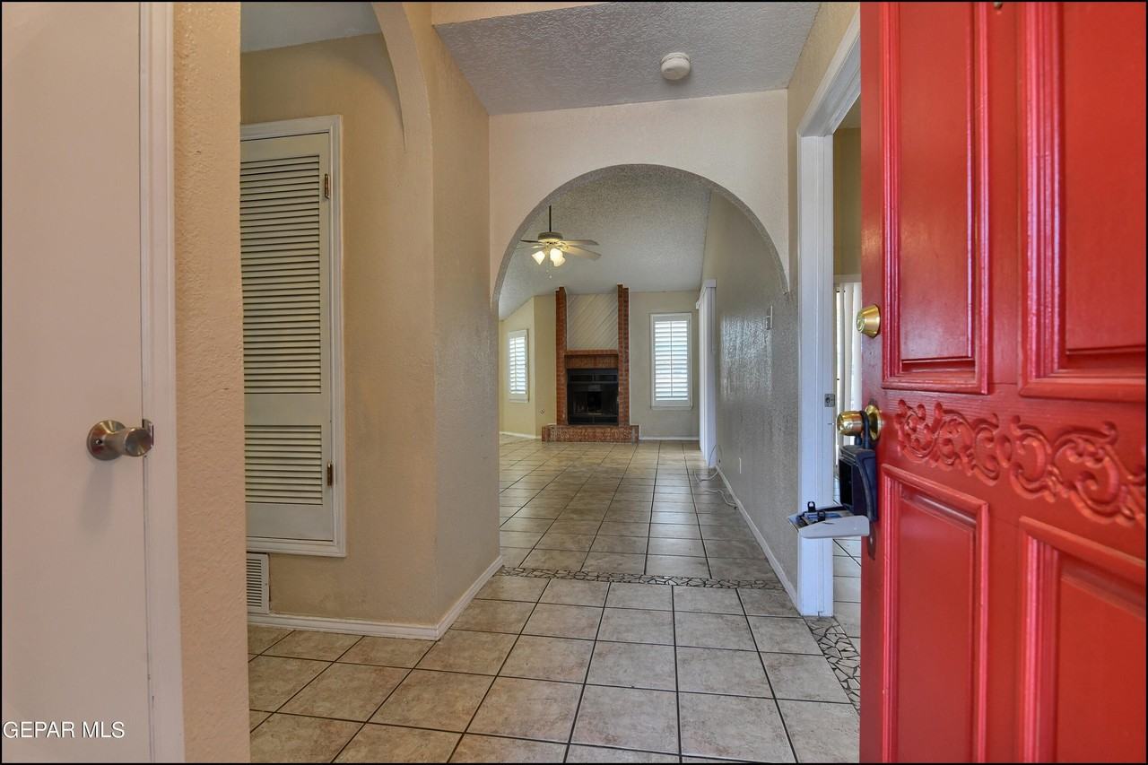 4680 Round Rock Dr - Photo 7 of 41