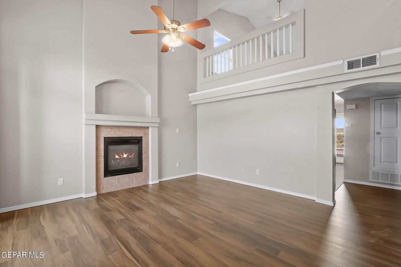 10822 Elise St - Photo 2 of 36