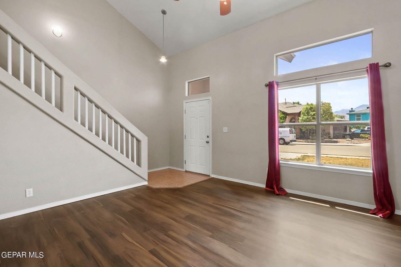 10822 Elise St - Photo 5 of 36