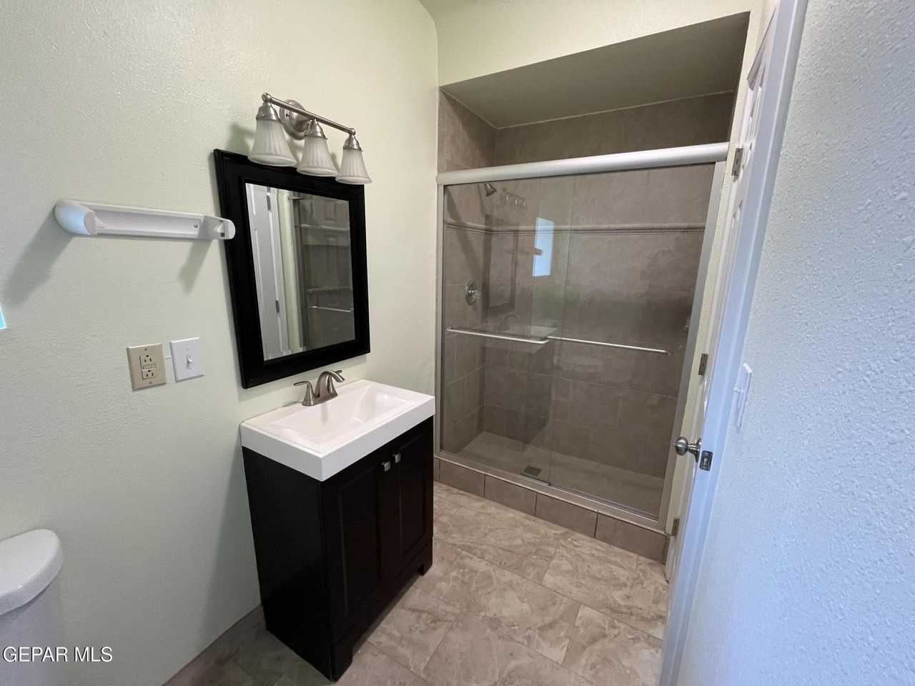 3614 E Missouri Ave - Photo 5 of 15