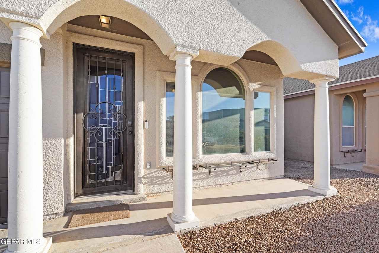 3768 Loma Adriana Dr - Photo 4 of 32