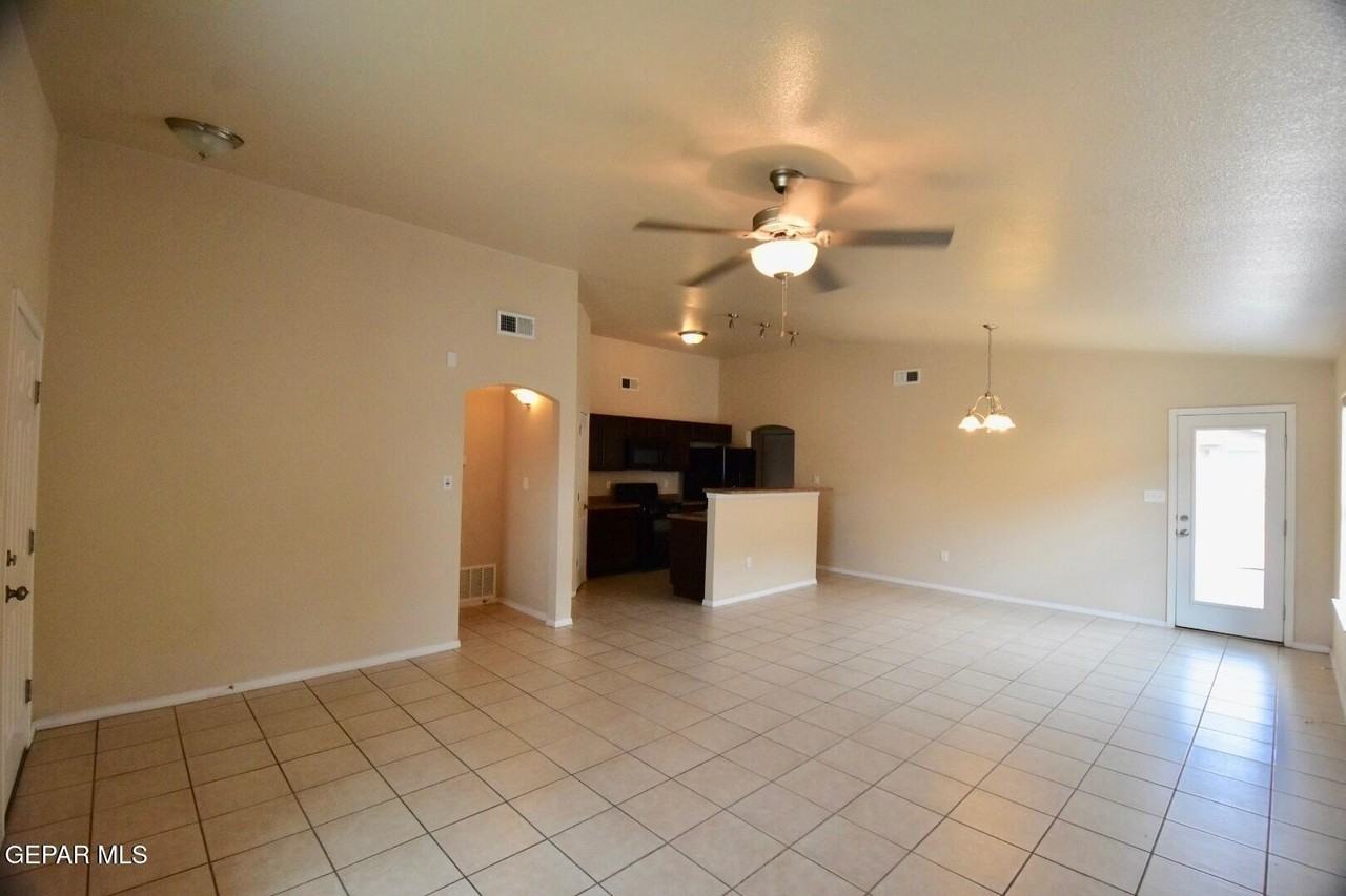 14229 Otter Point Dr - Photo 2 of 19