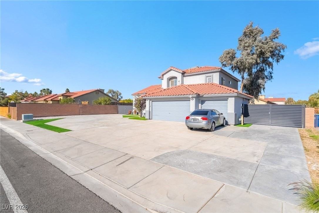 2076 E Wigwam Ave - Photo 4 of 50