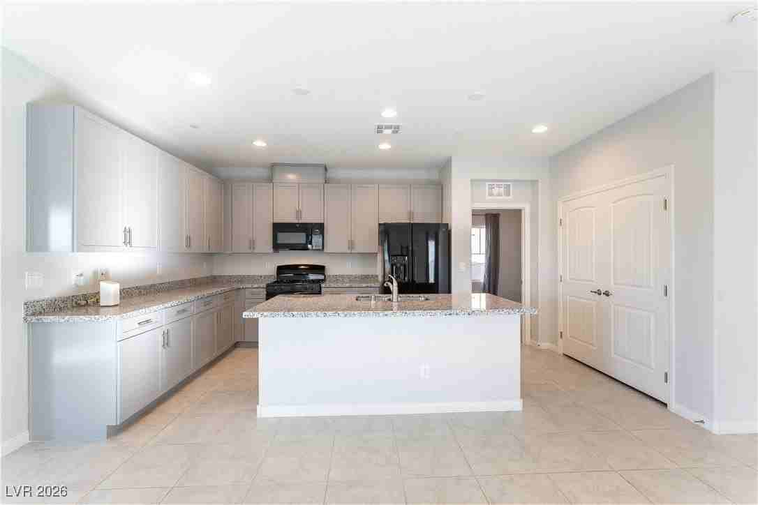 747 N Water St - Photo 3 of 10