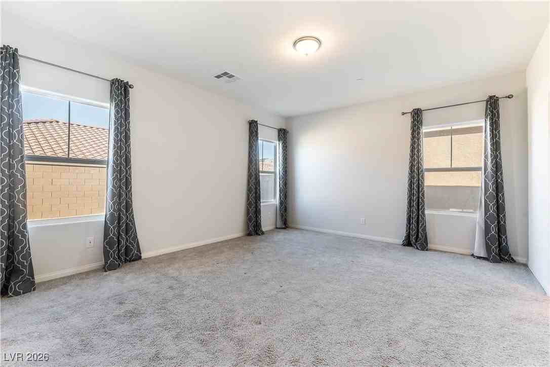 747 N Water St - Photo 5 of 10