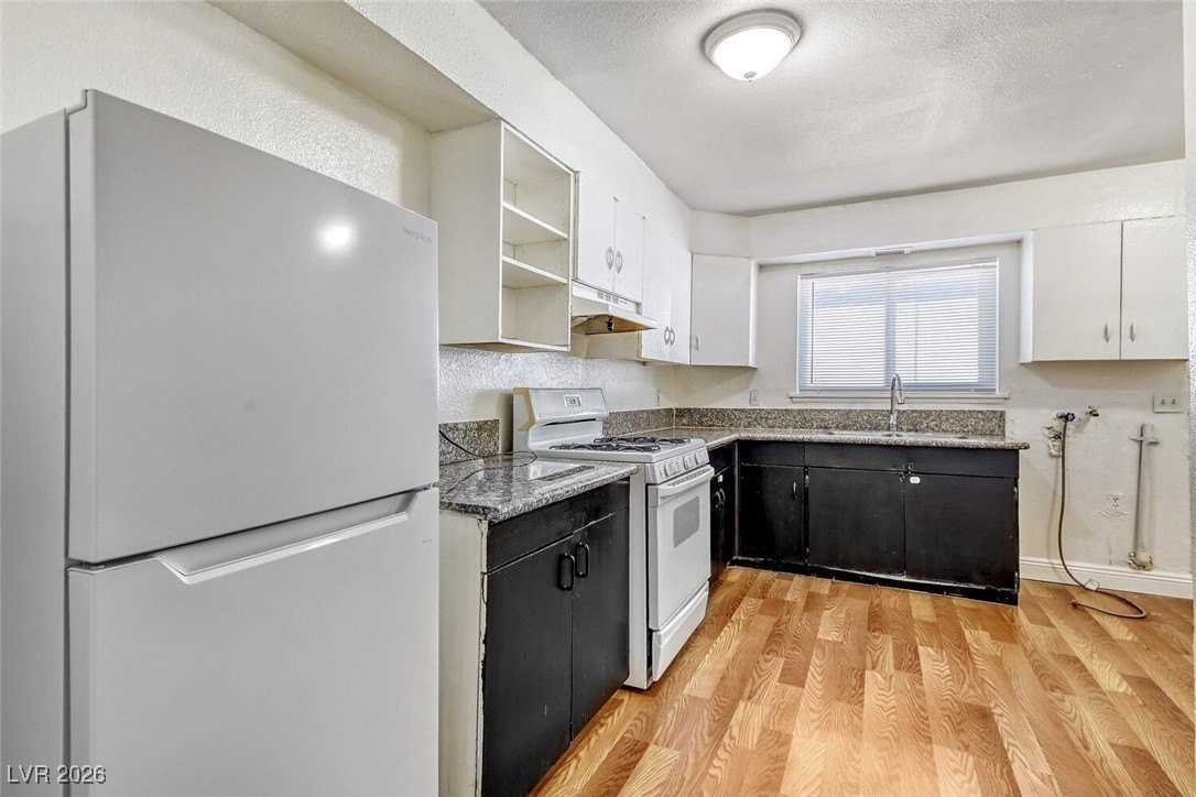 214 George Pl #214 - Photo 3 of 21