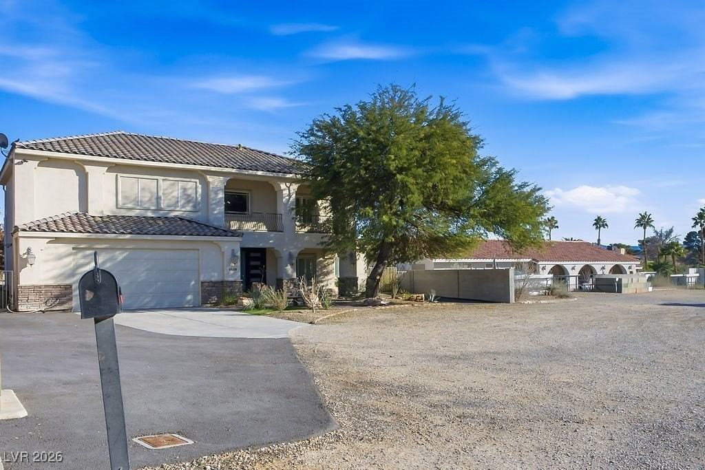 5130 Amanda Ln - Photo 5 of 45