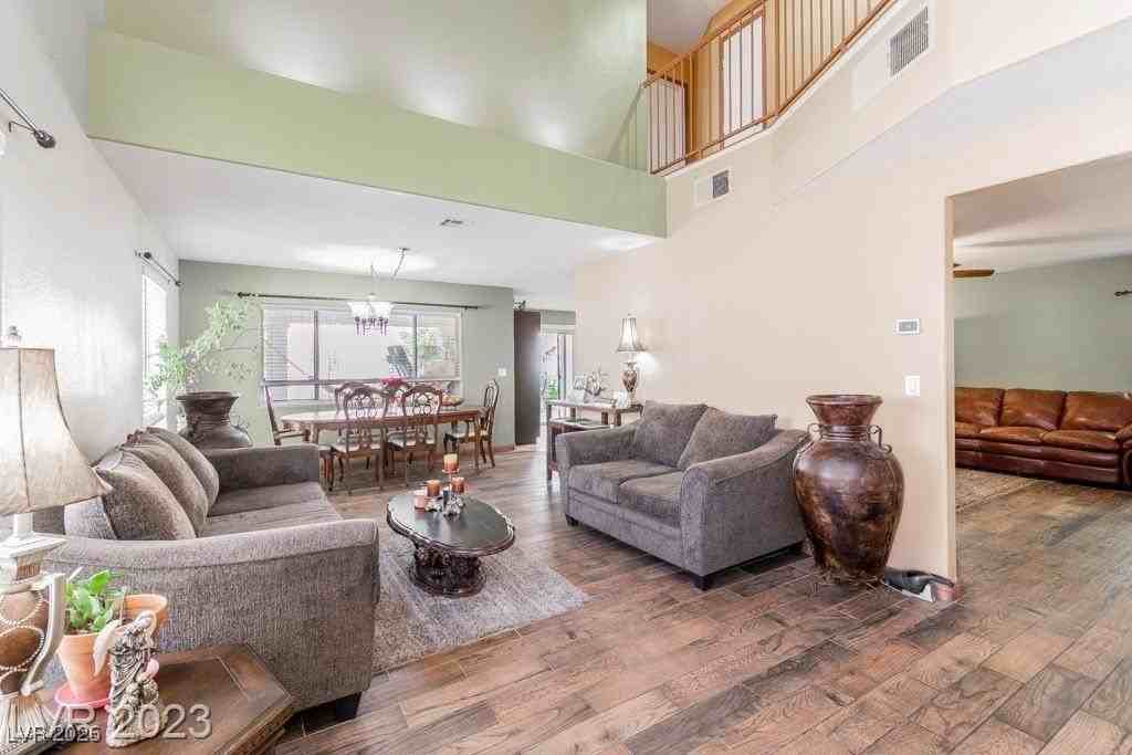 1216 Olvera Way - Photo 3 of 36