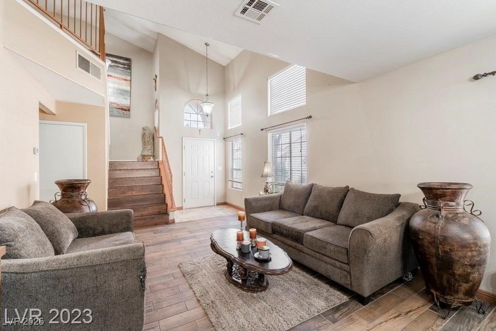 1216 Olvera Way - Photo 4 of 36