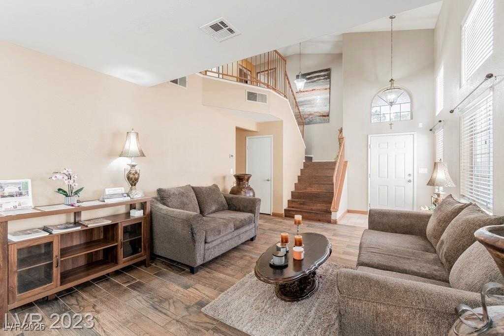 1216 Olvera Way - Photo 5 of 36