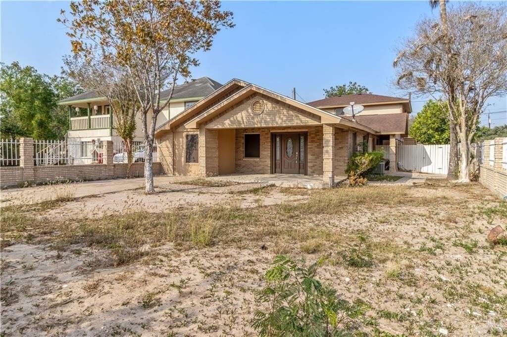 207 E Saenz St - Photo 3 of 12