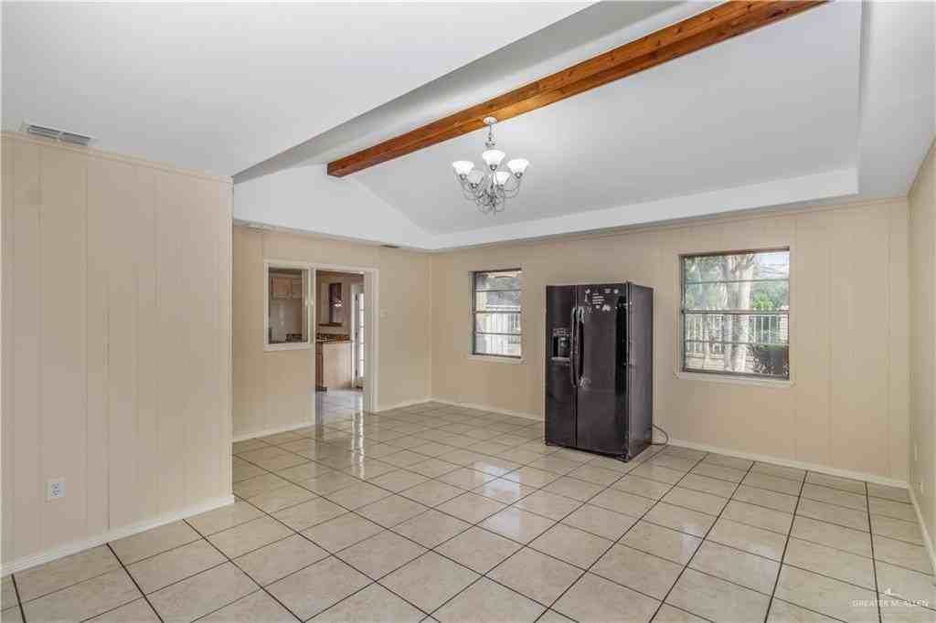 207 E Saenz St - Photo 4 of 12