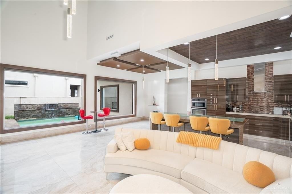 2608 Cassandra St - Photo 6 of 43