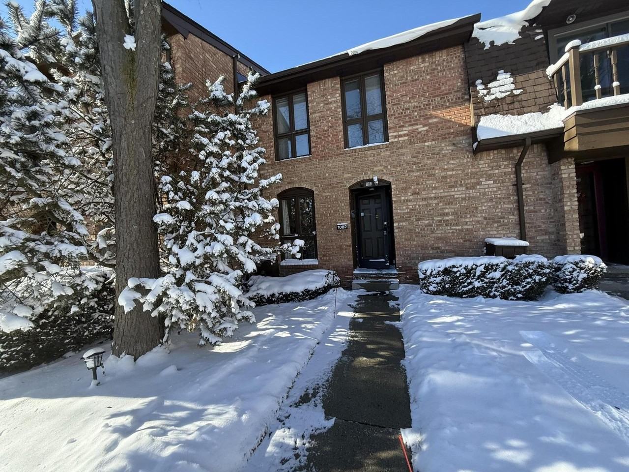 1082 Greenhills Dr - Photo 3 of 26