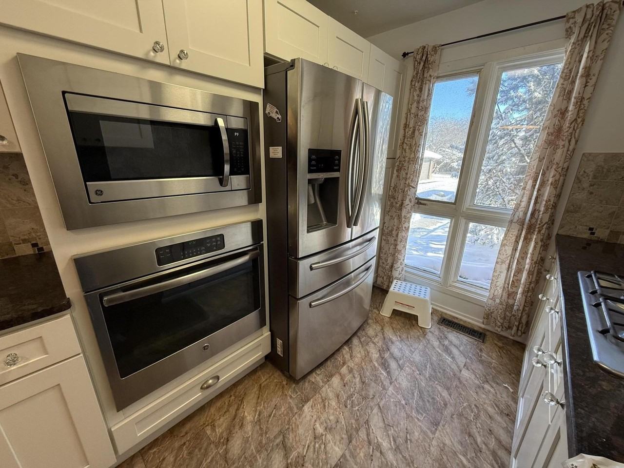 1082 Greenhills Dr - Photo 7 of 26