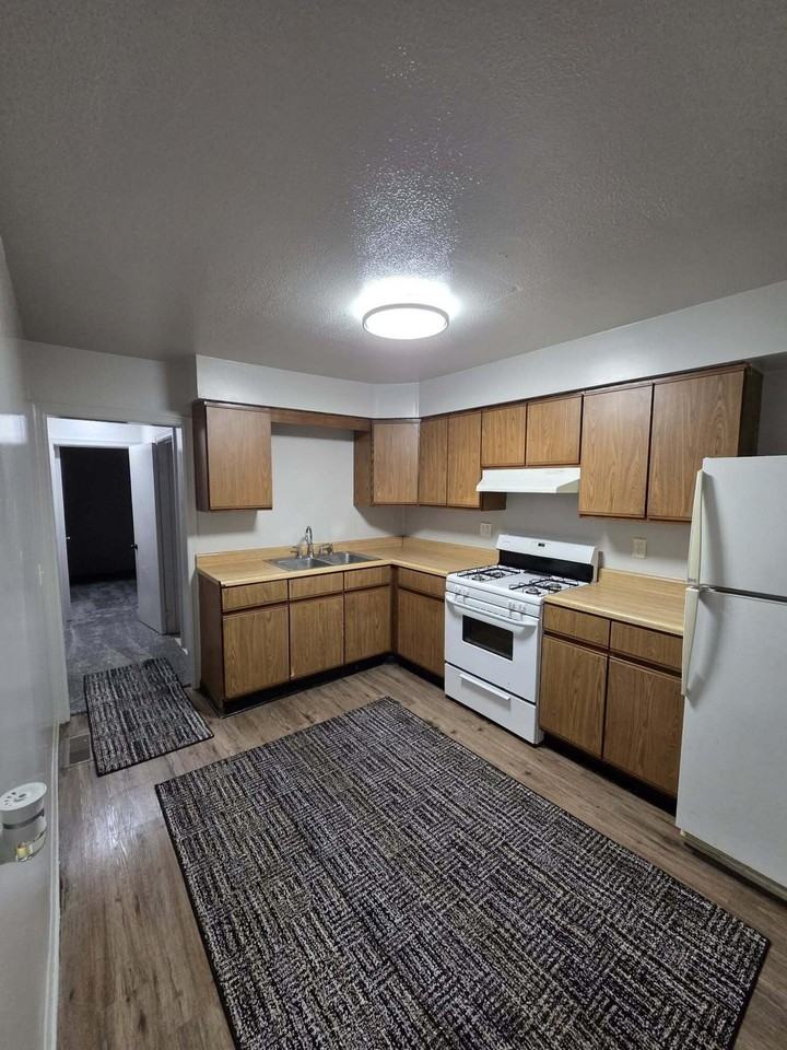 118 W Harris St - Photo 2 of 10