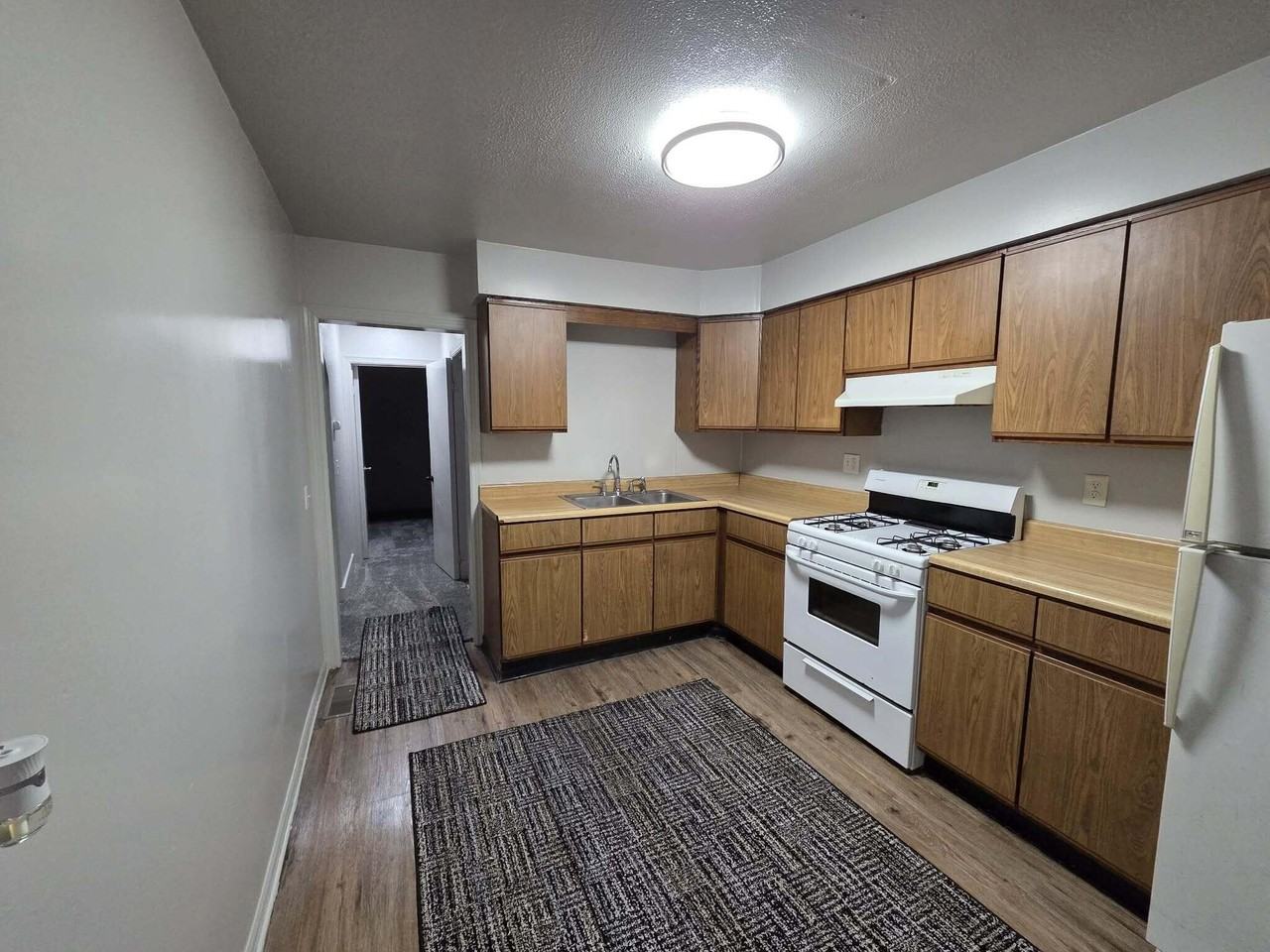 118 W Harris St - Photo 3 of 10