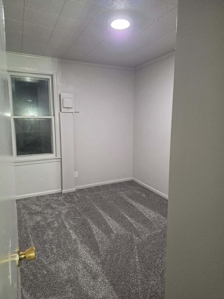 118 W Harris St - Photo 5 of 10