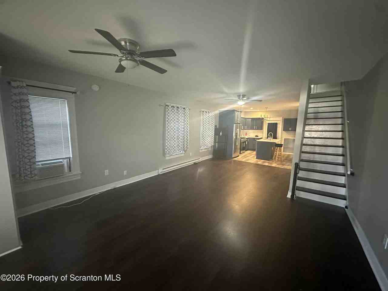 916 Grandview St - Photo 3 of 20