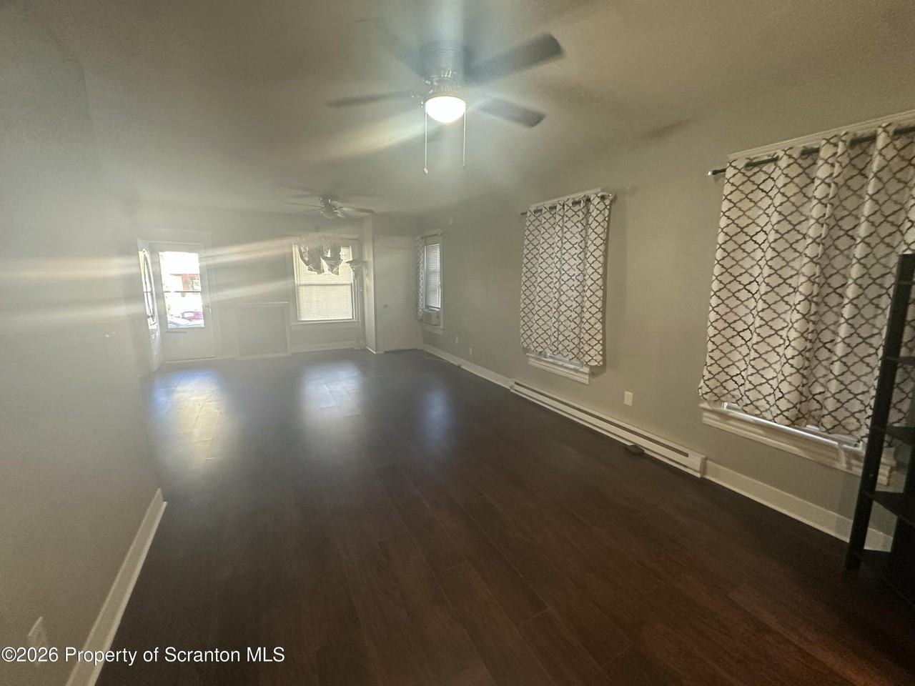 916 Grandview St - Photo 4 of 20