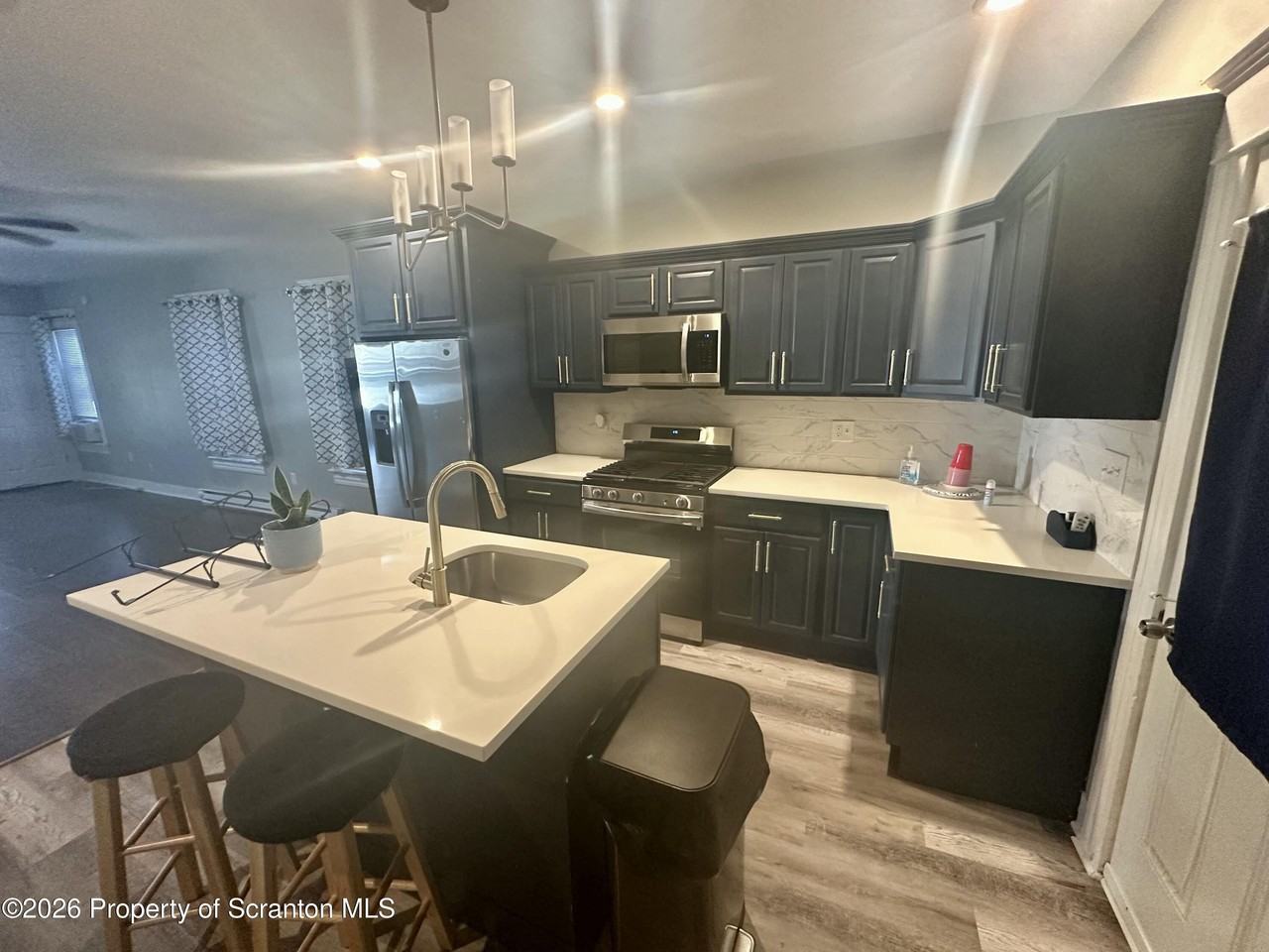 916 Grandview St - Photo 5 of 20