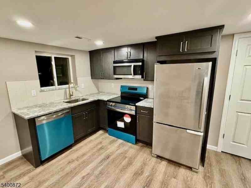 264 Girard Ave #A - Photo 3 of 9