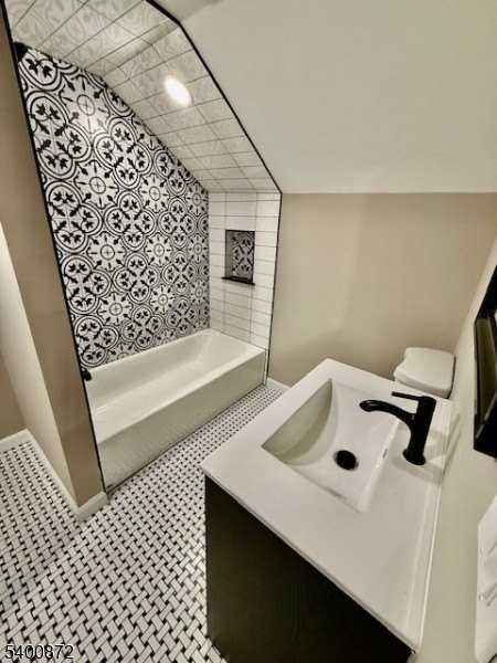 264 Girard Ave #A - Photo 7 of 9