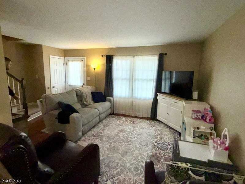 203 Columbia Cmn - Photo 2 of 10