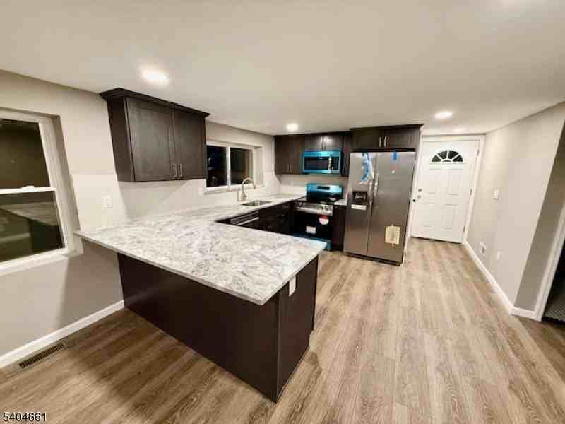 264 Girard Ave #B - Photo 5 of 12