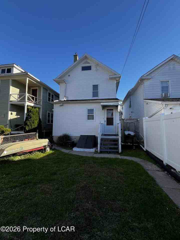 218 E Green St - Photo 2 of 10