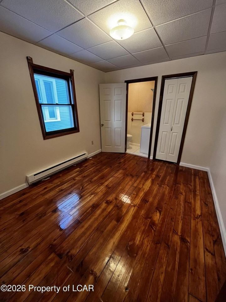 218 E Green St - Photo 4 of 10