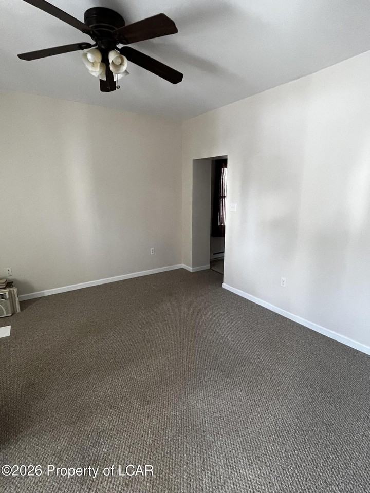 218 E Green St - Photo 5 of 10