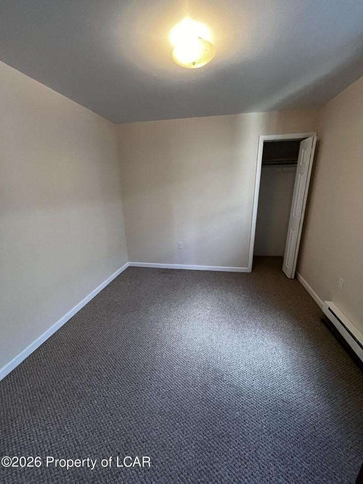 218 E Green St - Photo 7 of 10