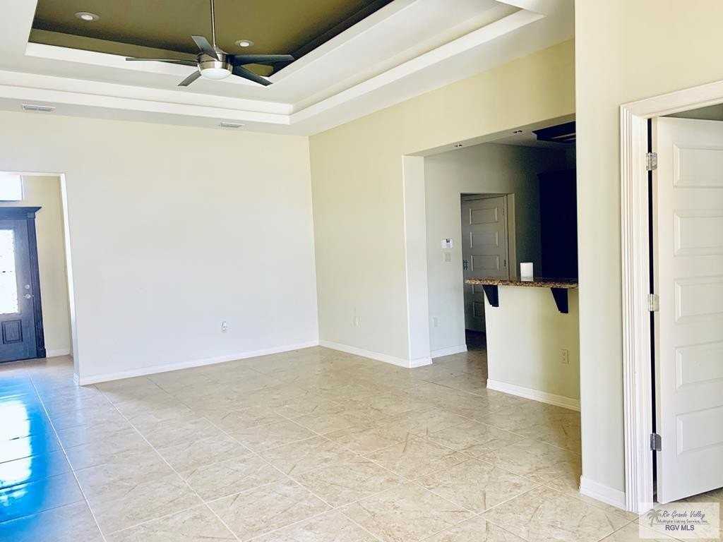 3042 Montevideo - Photo 4 of 15