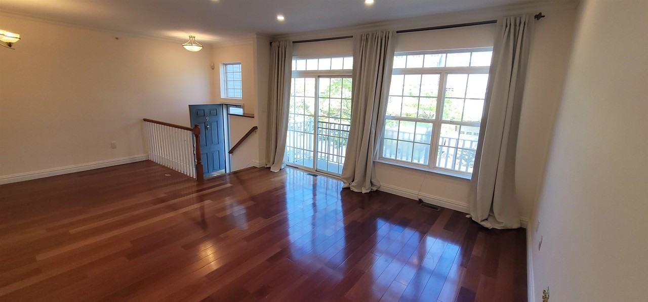 8 Hudson Ct - Photo 3 of 33